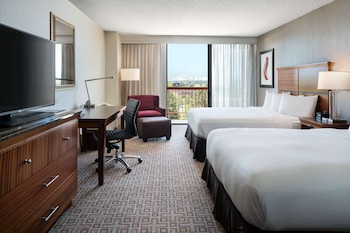 Room, 2 Queen Beds, Accessible, Bathtub (Mobility & Hearing)