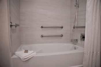 Room, 1 King Bed, Accessible, Bathtub (Mobility & Hearing, Corner)