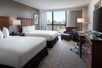 Room, 2 Queen Beds, Accessible (Roll-In Shower, Mobility & Hearing)