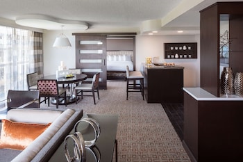 Suite, 1 King Bed, Non Smoking, Bathtub