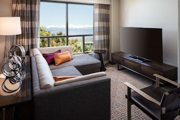 Suite, 1 King Bed, Non Smoking, Bathtub