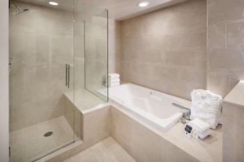 Suite, 1 King Bed, Non Smoking, Bathtub