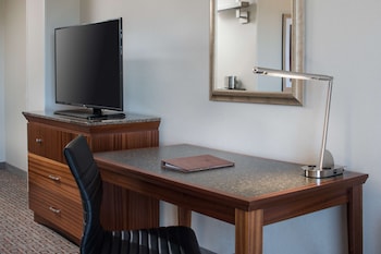 Room, 2 Queen Beds, Accessible (Roll-In Shower, Mobility & Hearing)