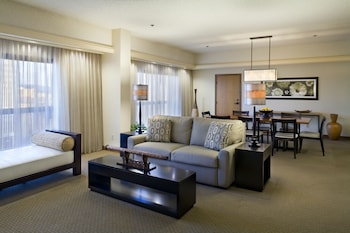 Suite, 1 King Bed, City View