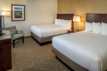 Room, 2 Queen Beds, Accessible, Bathtub