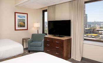 Room, 2 Queen Beds, Accessible (Roll-In Shower)