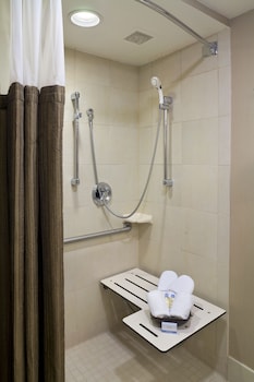 Room, 2 Queen Beds, Accessible (Roll-In Shower)
