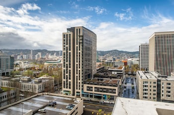 Suite, 1 King Bed, City View