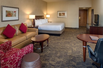 Suite, 1 King Bed, Balcony