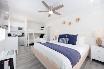 Siesta Bunk Room