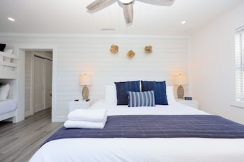 Siesta Bunk Room