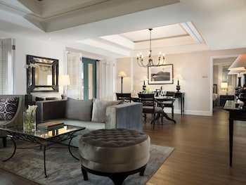 Suite The Level with Executive Lounge Access