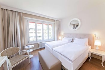 Business Room, City View