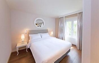 Business Room, Garden View