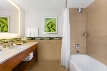 Deluxe Room, 1 King Bed