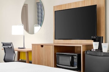 Deluxe Room, 1 King Bed with Sofa bed, Non Smoking