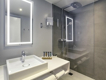 Deluxe Room, 1 Queen Bed with Sofa bed