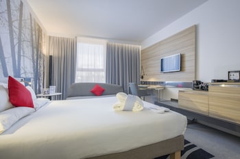 Executive Room, 1 Queen Bed with Sofa bed