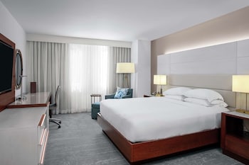 Junior Room, 1 King Bed, Accessible, Bathtub