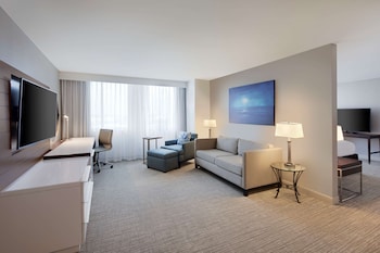 Suite, 1 King Bed, Accessible (Hearing, Roll-in Shower)