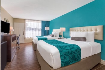 Room, 2 Queen Beds, Accessible, Non Smoking (Mobility/Hearing, Roll-in shower)