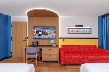 Premium View - Club Level - Two Queen Beds and Day Bed