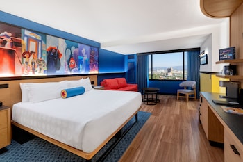 Premium View - Club Level - King Bed and pull out sofa