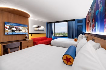 Premium View - Club Level - Two Queen Beds and Day Bed