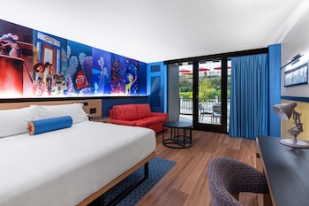 Pool Terrace - Club Level - King Bed