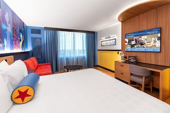 Premium View - Club Level - King Bed and pull out sofa