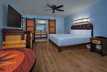 King Bed. Hearing accessible - visual alarms and notifications. 1 king bed.