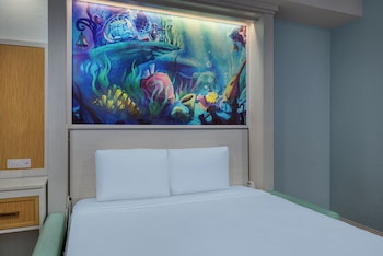 Standard View - 5th Sleeper. Hearing accessible - visual alarms and notifications. 2 queen beds ( or