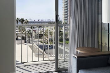 Room, 1 King Bed with Sofa bed, Balcony (Hearing Accessible)