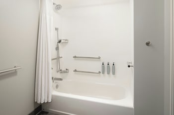 Room, 1 King Bed (Mobility/Hearing Accessible, Tub)
