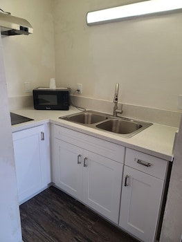 Kitchenette Room