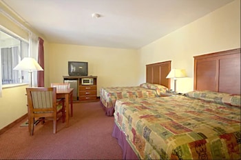 Standard Room, 2 Queen Beds, Smoking