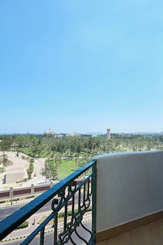 Room, 1 Queen Bed, Smoking, City View (Balcony)