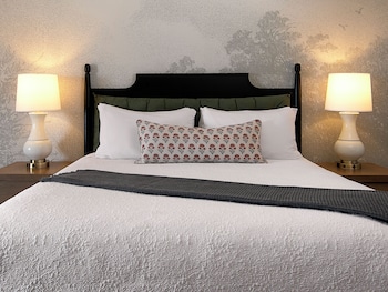 Standard Room, 1 King Bed, Patio