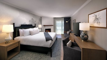 Standard Room, 1 King Bed, Patio