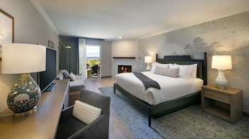 Superior Room, 1 King Bed, Patio, Ocean View