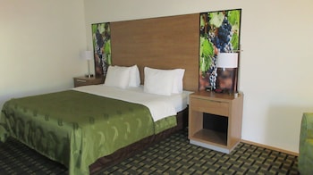 Standard Room, 1 King Bed, Non Smoking