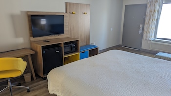 Room, 1 King Bed, Accessible, Non Smoking (Mobility)