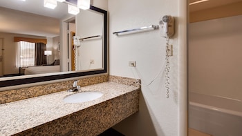 Standard Room, 2 Queen Beds, Non Smoking, Refrigerator & Microwave (Pet Friendly)