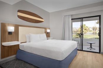 One King Bed, Non-Smoking, Accessible