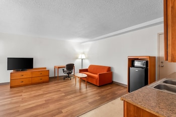 Suite, 1 King Bed, Smoking