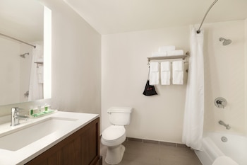 Standard Room, 2 Double Beds, Accessible (Accessible Tub)