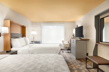 Standard Room, 2 Double Beds, Accessible (Accessible Tub)