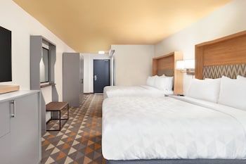 Standard Room, 2 Double Beds, Accessible (Accessible Tub)