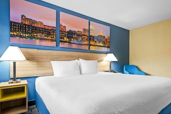 Room, 1 King Bed, Non Smoking (First Floor)