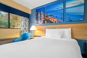 Room, 1 Queen Bed, Non Smoking (First Floor)
